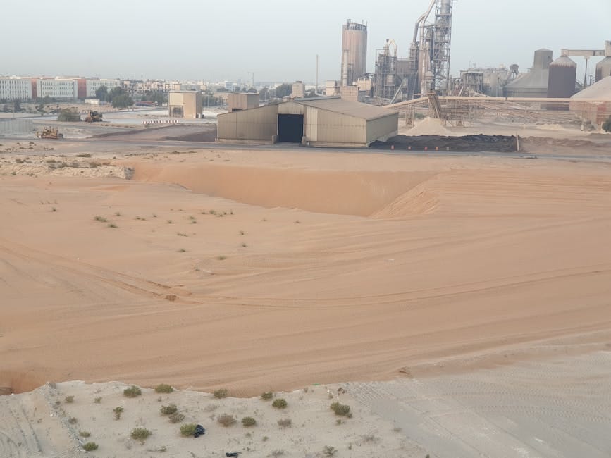 składowanie wysokiej jakości piasku suszonego na placu budowy pod odpowiednim przykryciem