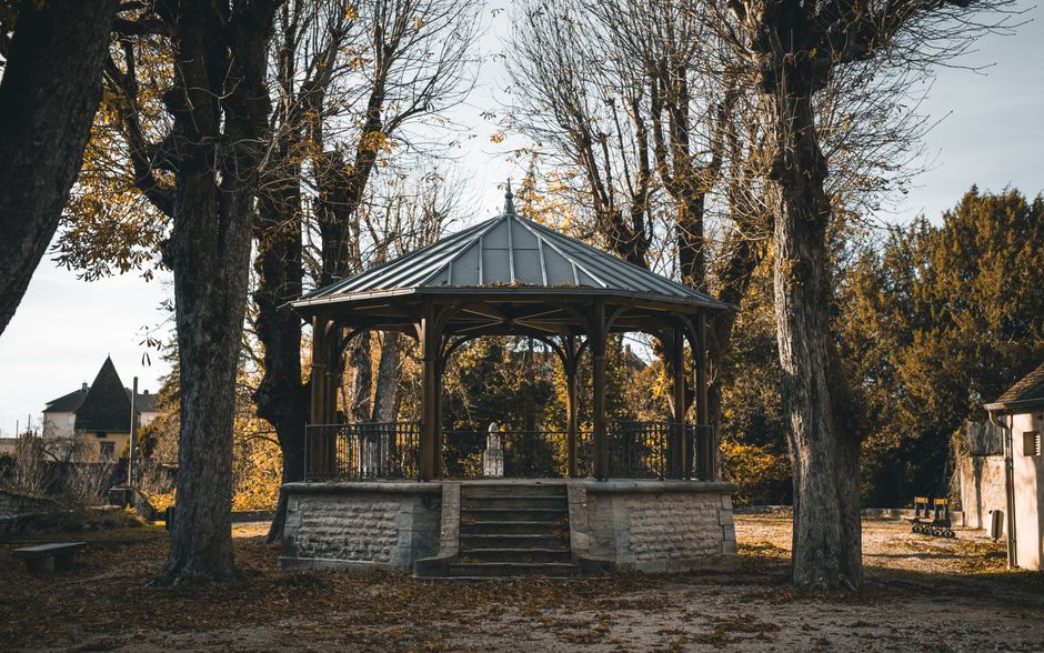 Solidne fundamenty z odpowiedniego kruszywa pod altanę