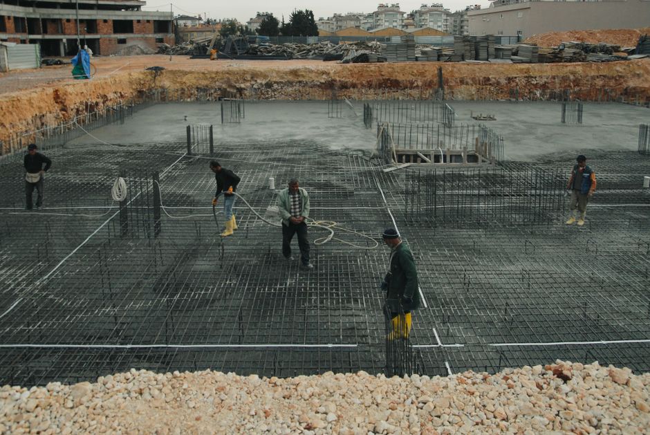 układanie płyt betonowych typu jumbo na podbudowie z kruszywa